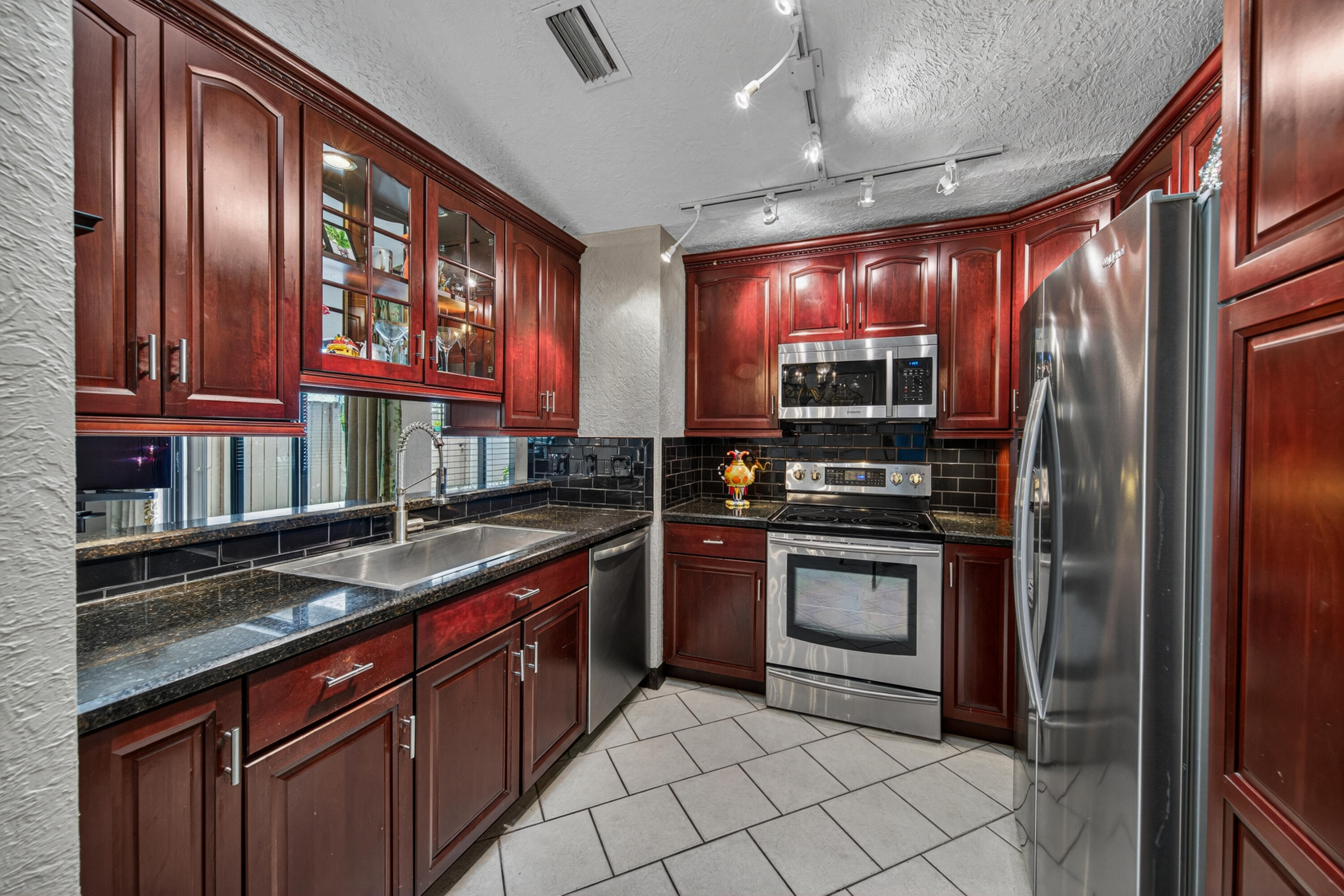PINES OF OAKLAND FOREST WEST - Residential