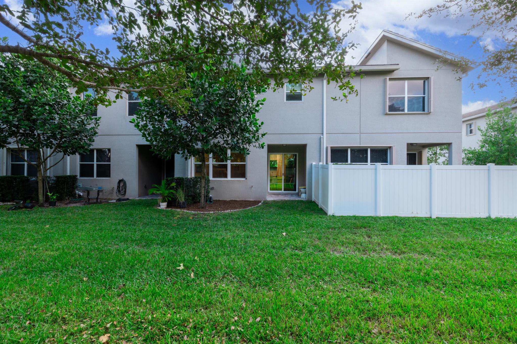 TOWN COMMONS - Residential