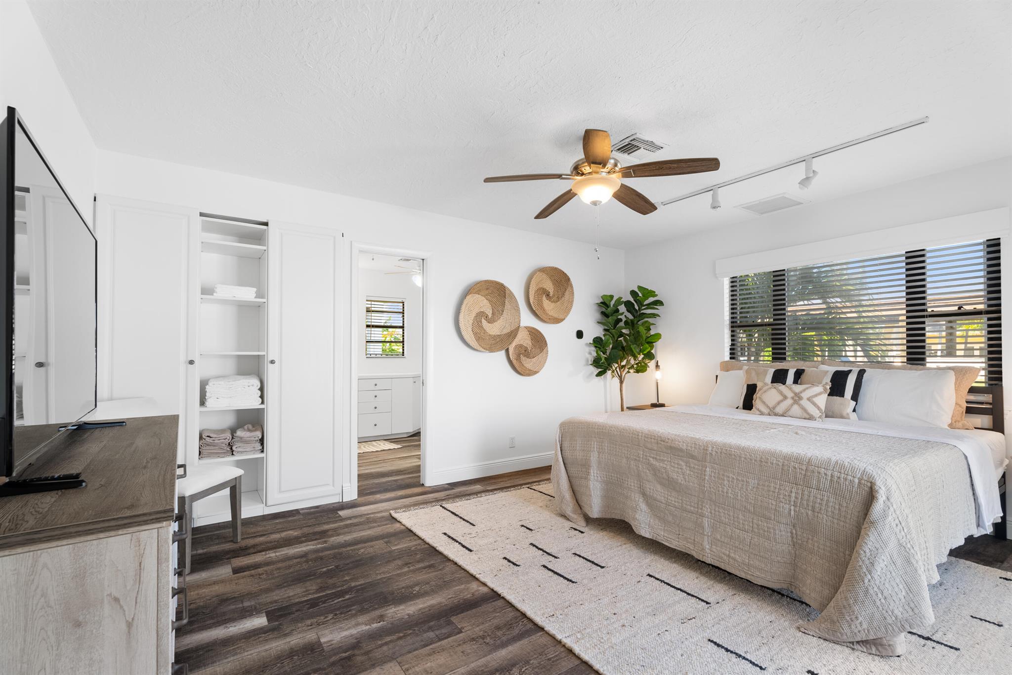 LIGHTHOUSE POINT - Residential Lease