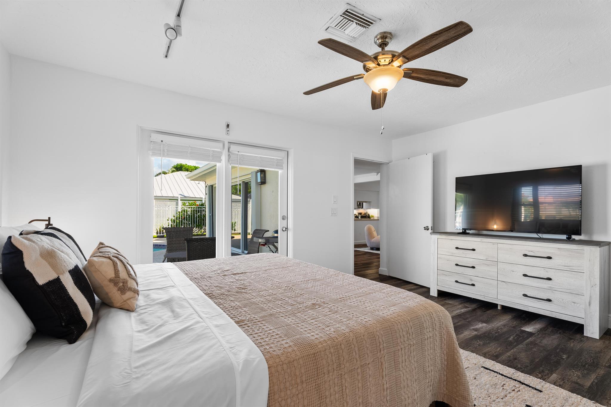 LIGHTHOUSE POINT - Residential Lease