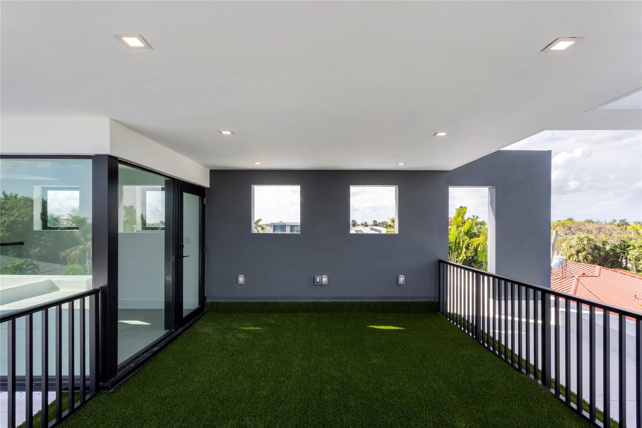 HILLSBORO SHORES SEC - Residential