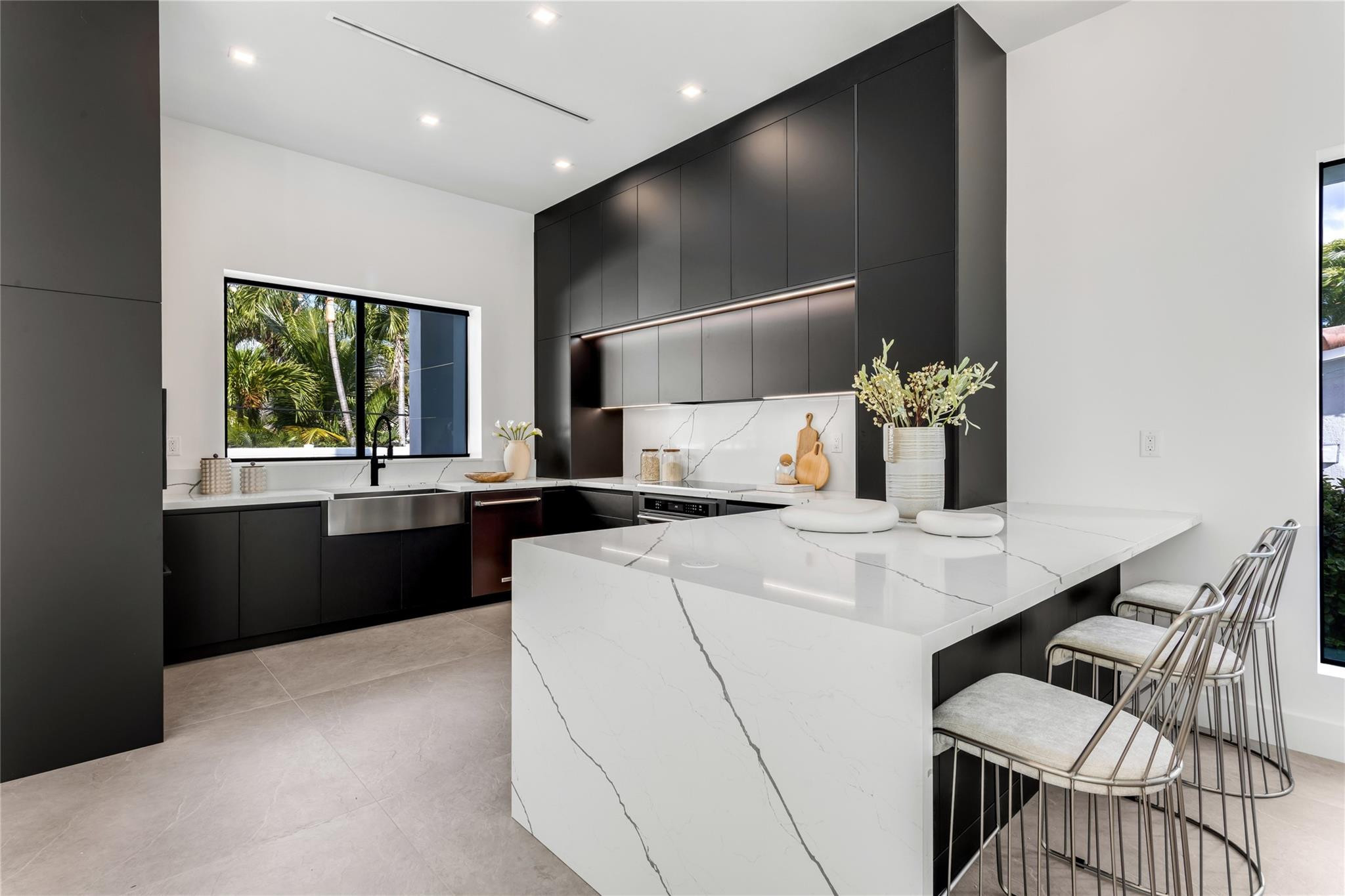 HILLSBORO SHORES SEC - Residential