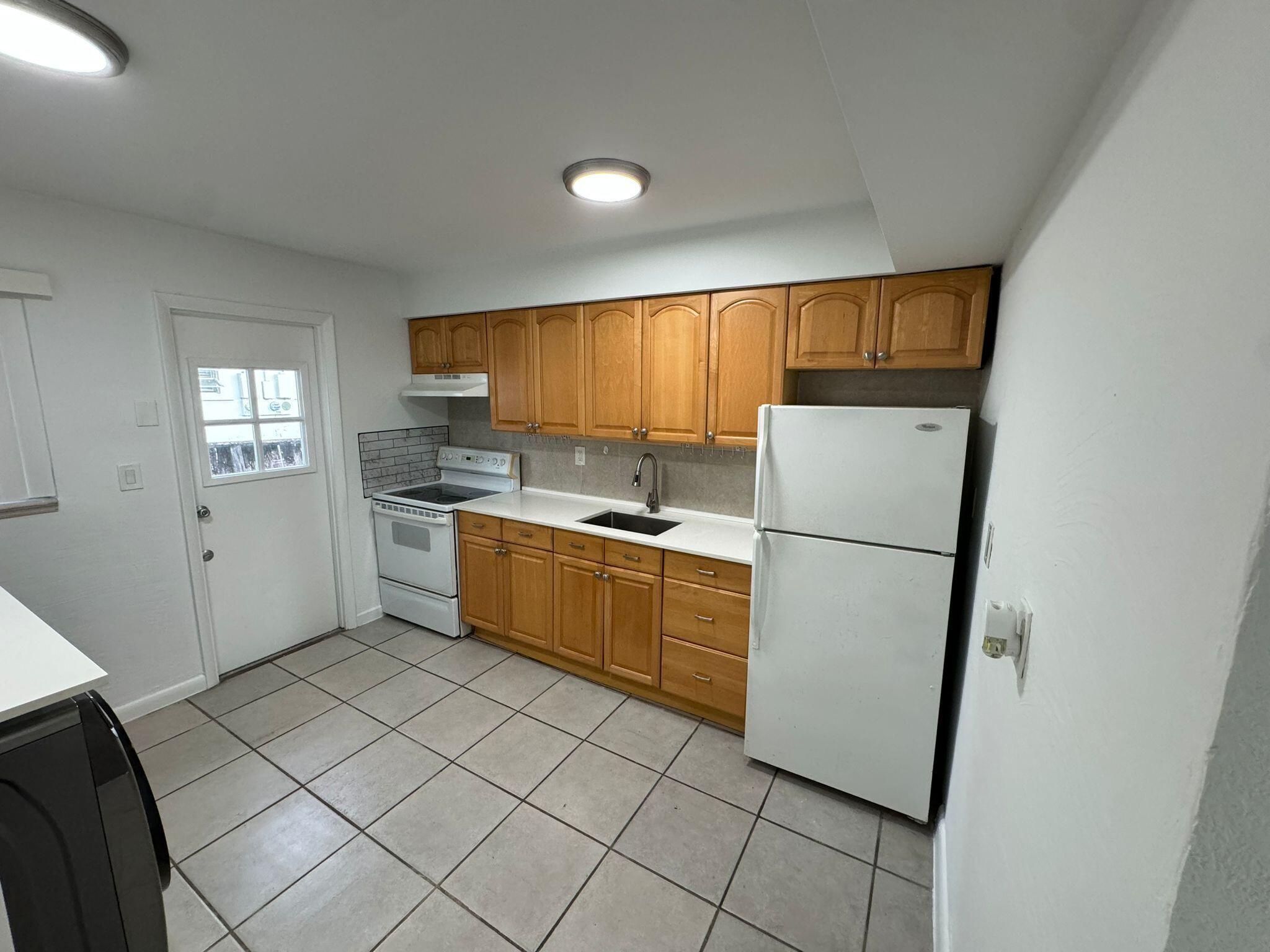 Hallandale Park - Residential Lease