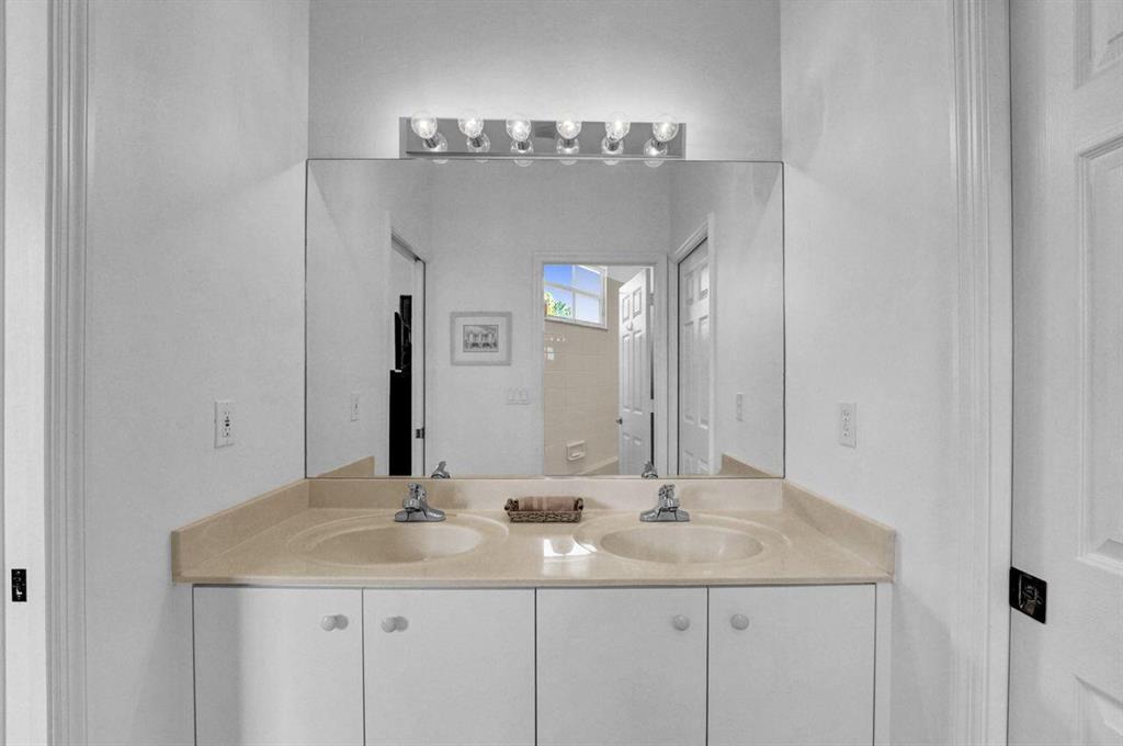 ANDROS ISLE - Residential