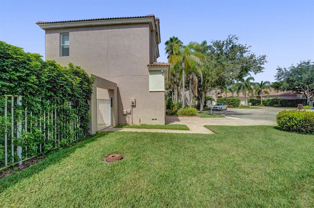 ANDROS ISLE - Residential