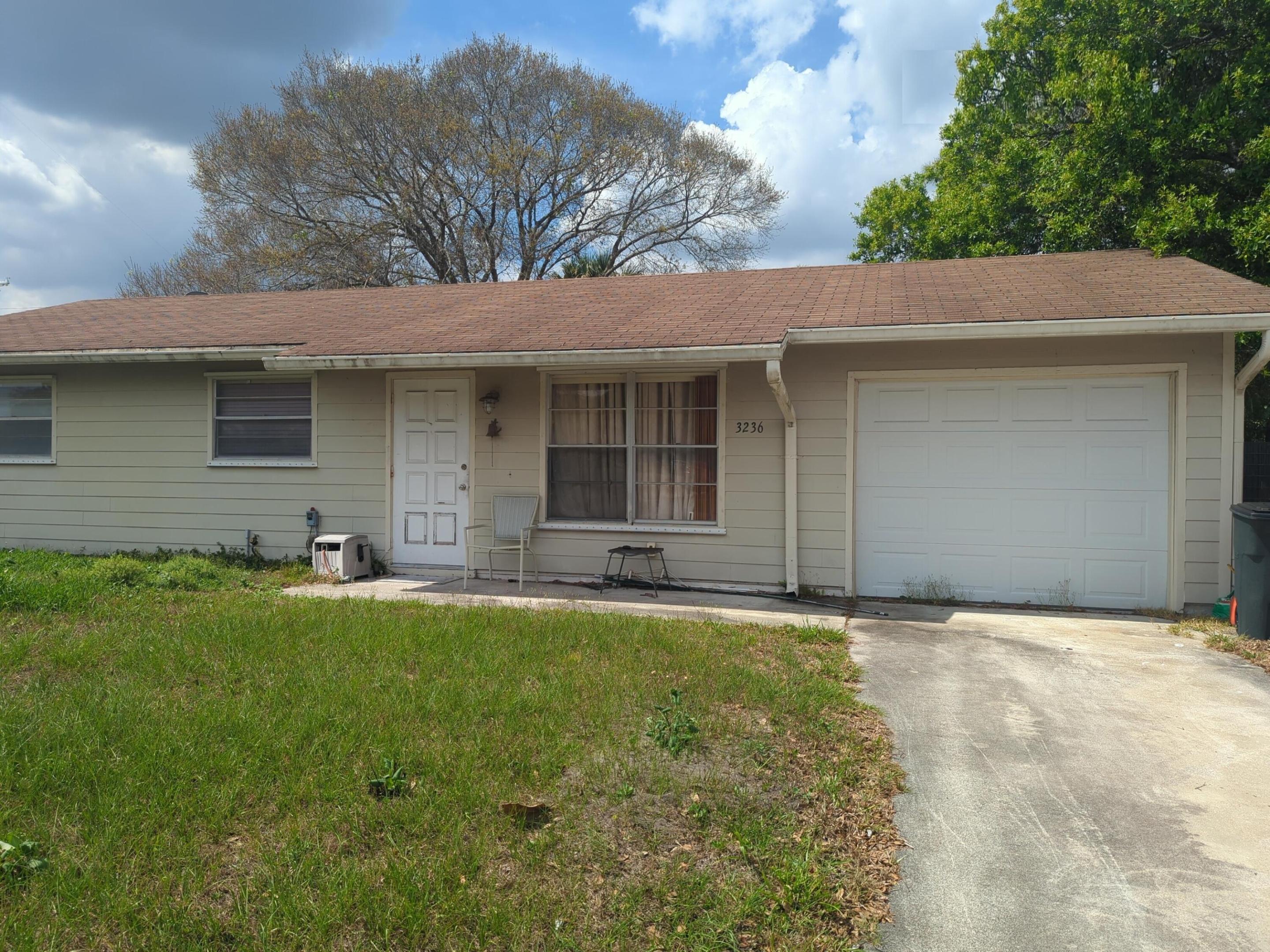 PALM LAKE ESTATES - Residential