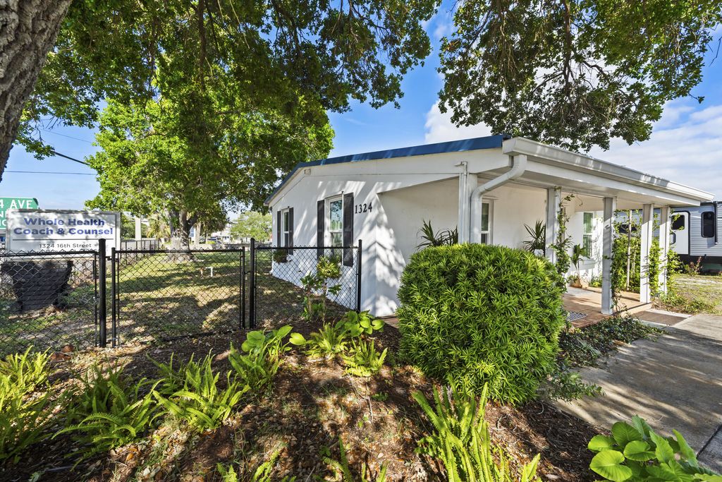 Photo of 1324 16th Street, Vero Beach, FL (MLS # B26020146)