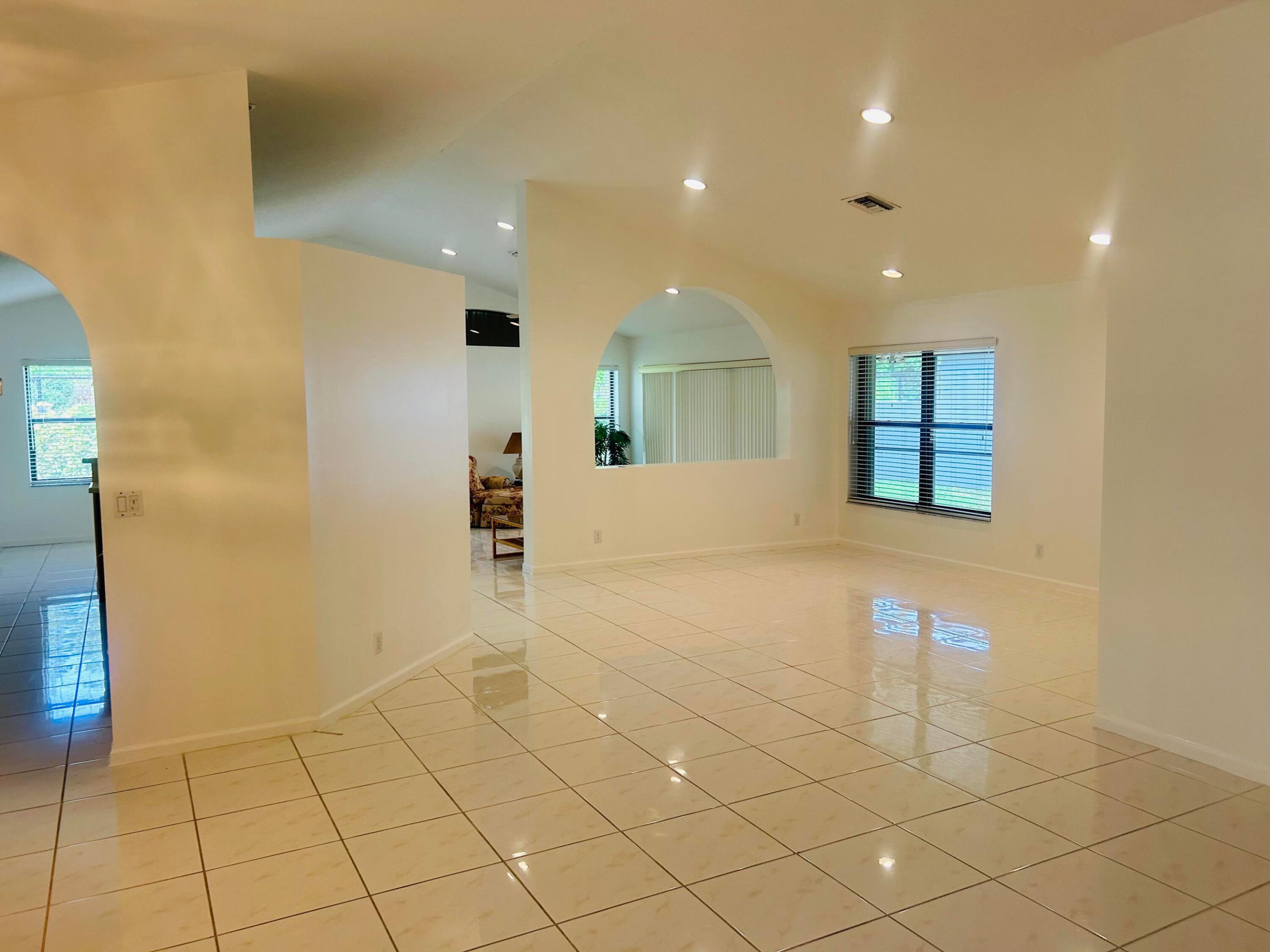 10430 Lexington Circle S