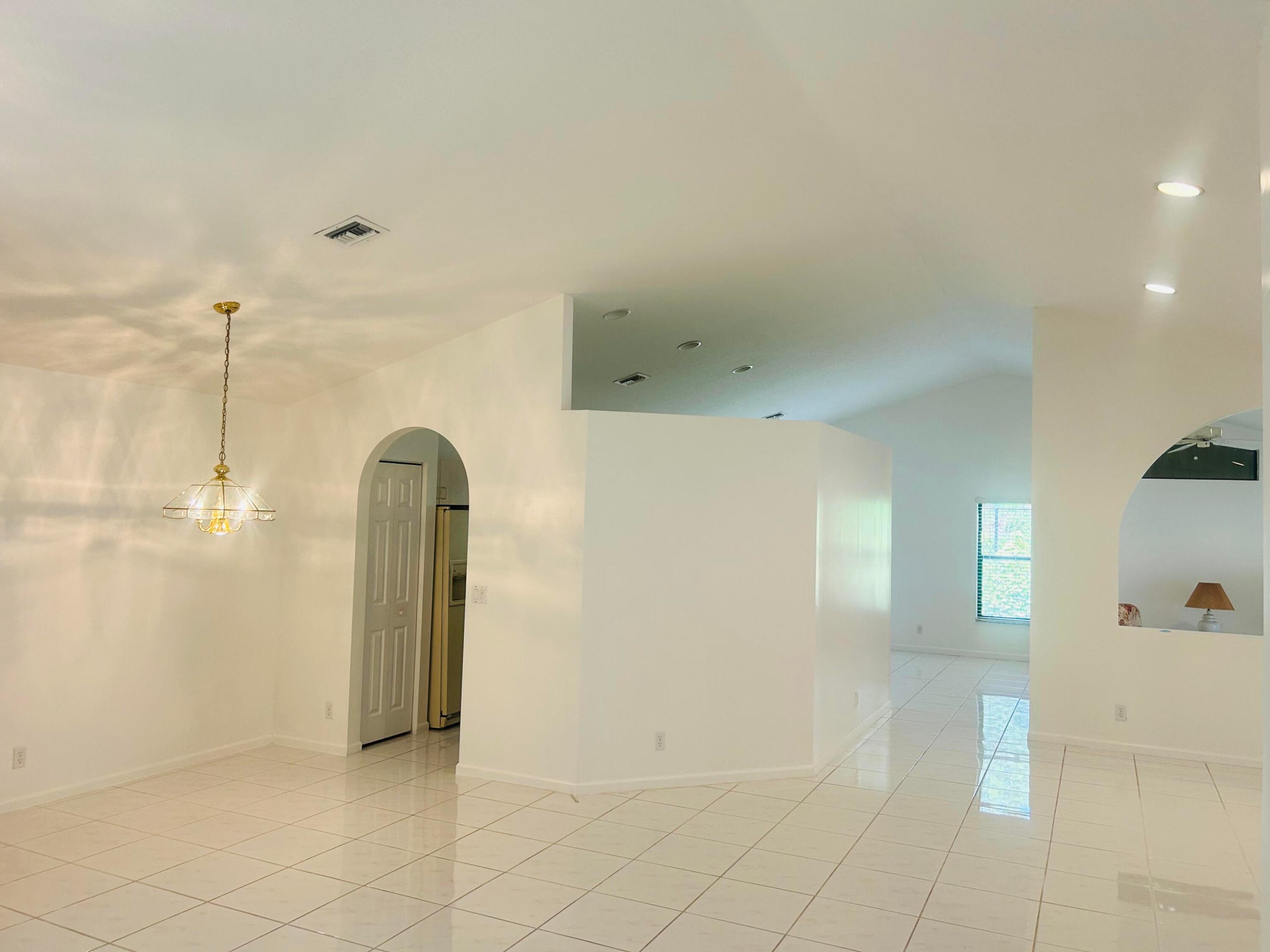 10430 Lexington Circle S