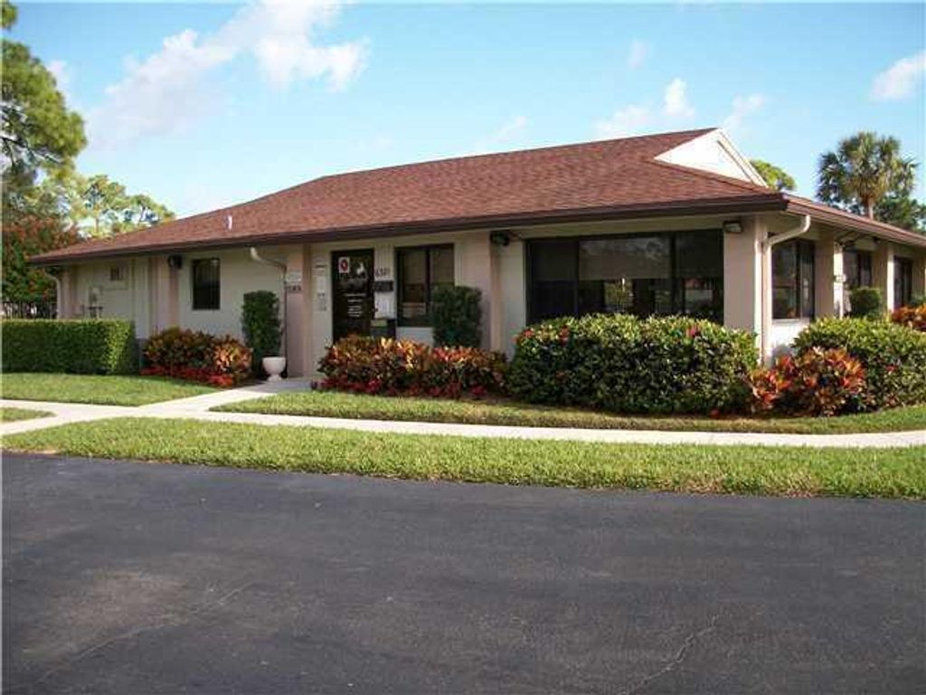 Photo of 6392 Chasewood H Drive #H, Jupiter, FL 33458 (MLS # R11034781)