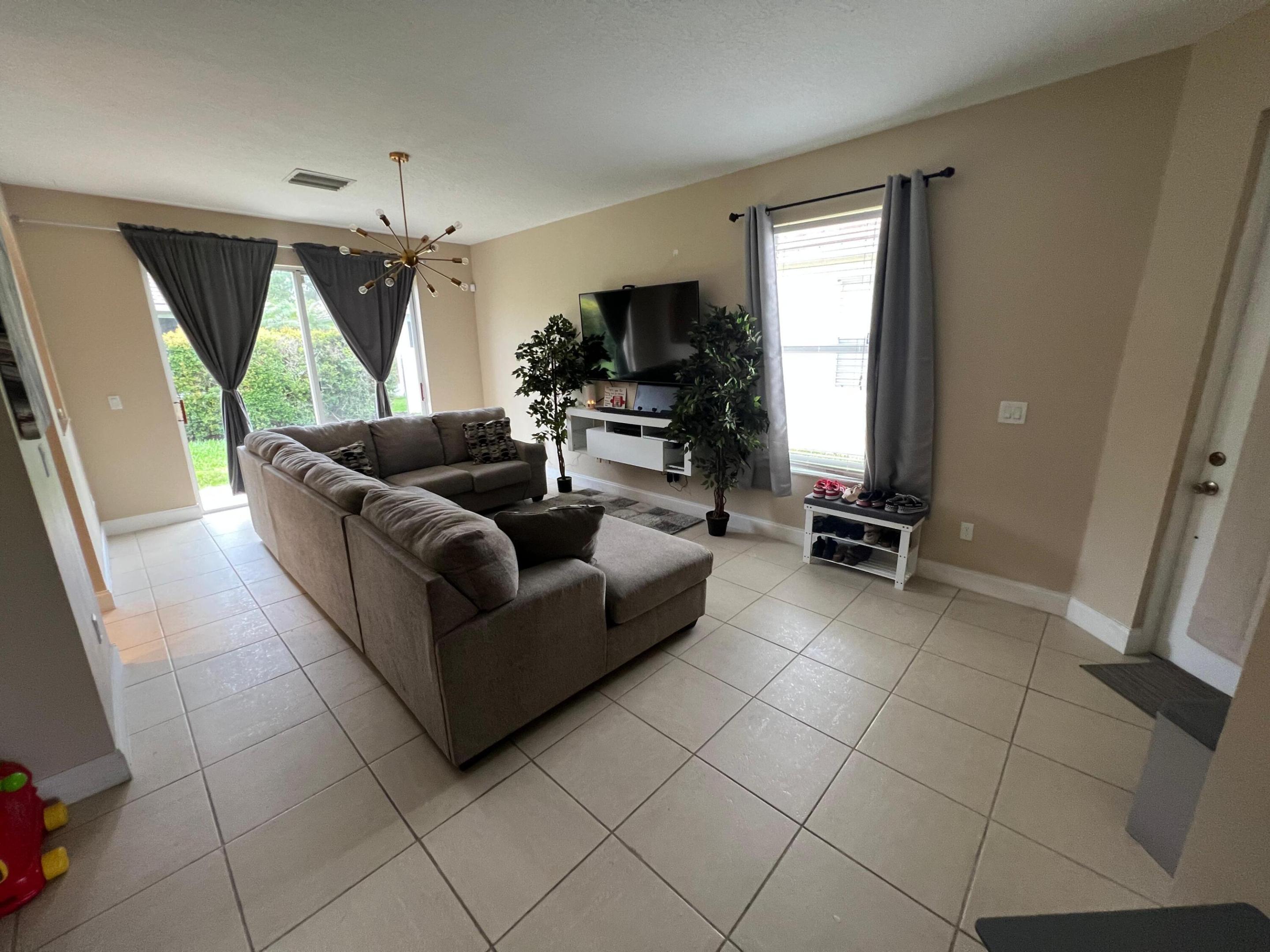 LAKEFOREST POINTE - Residential