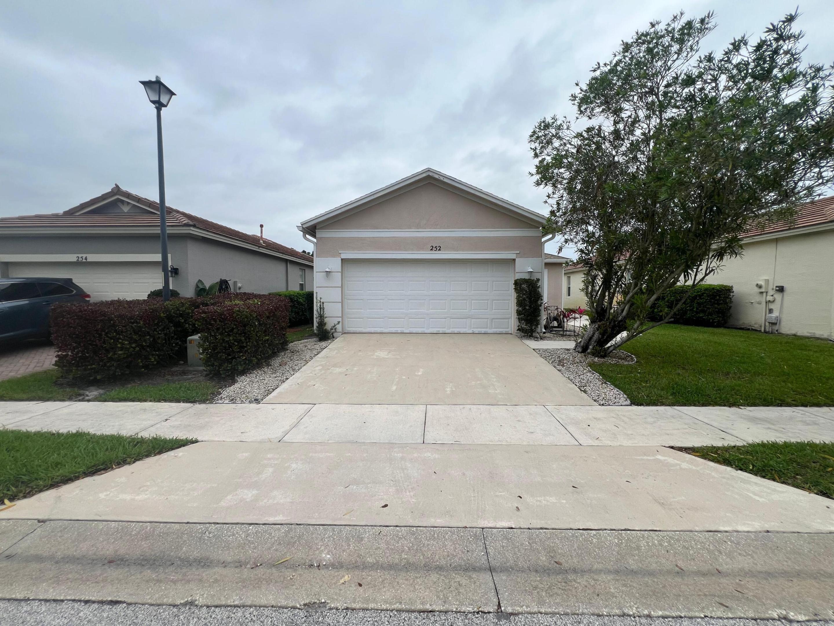 LAKEFOREST POINTE - Residential