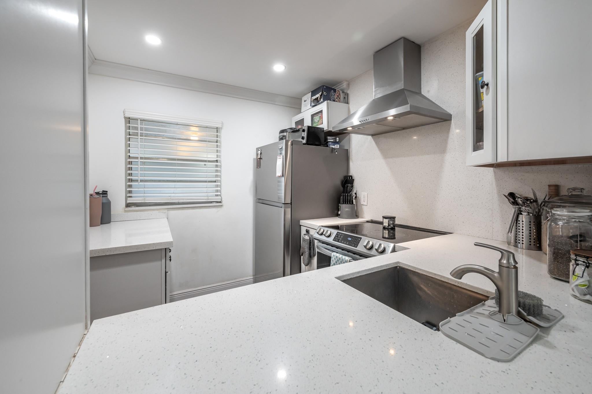 9430 Poinciana Place 110, Davie FL 33324