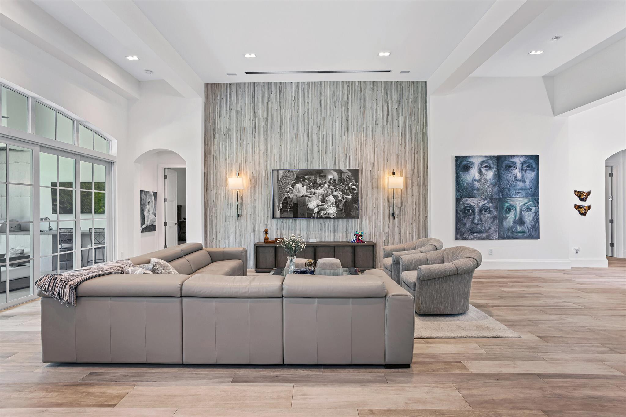 BREAKERS WEST 5 - Residential