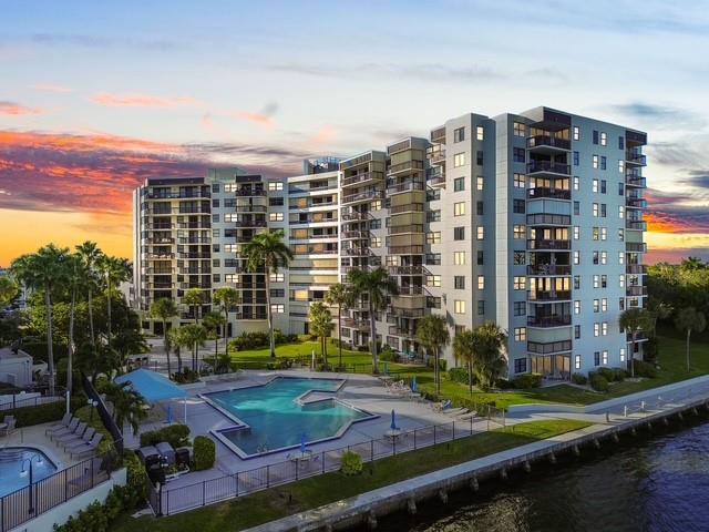 Voyager Condo - Residential