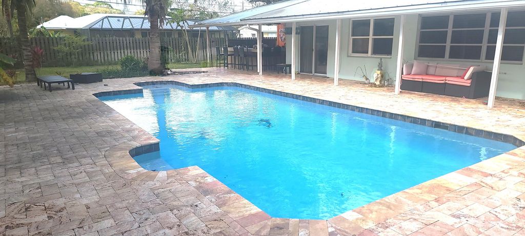 Photo of 1555 33rd Avenue, Vero Beach, FL 32960 (MLS # R11156013)