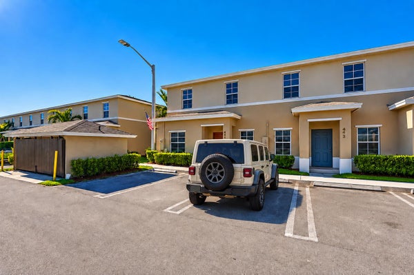 497 NE 4TH ST, FLORIDA CITY, FL 33034 - Image 298cdec3ac7b2d650157aa2d3e3eb02c/2263600774