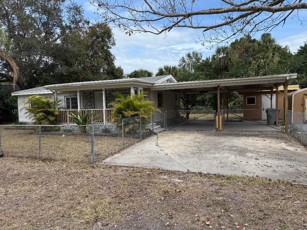 Photo of 66 46th Avenue, Vero Beach, FL 32968 (MLS # R11153197)