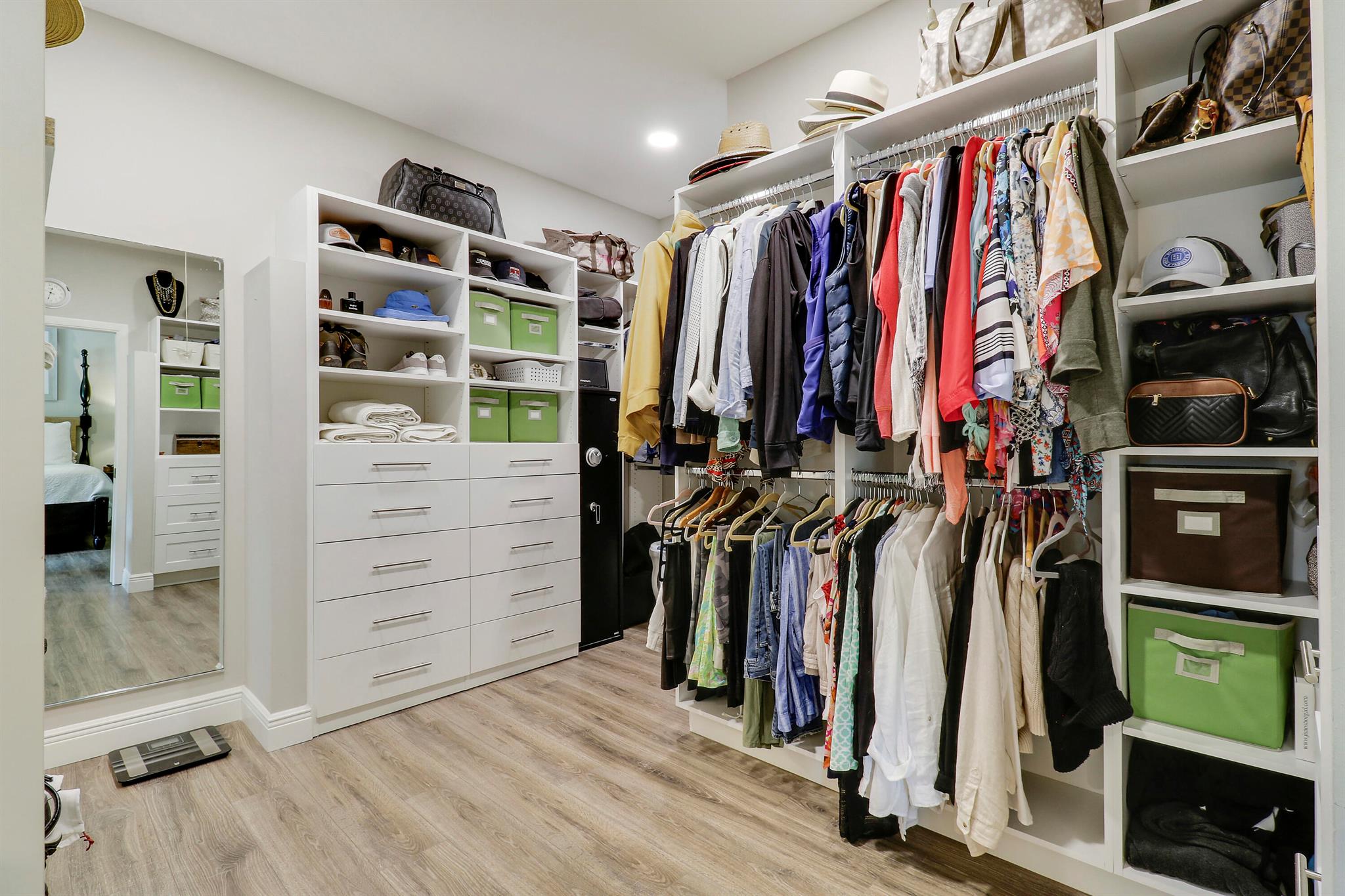 THE SOUNDINGS - Residential