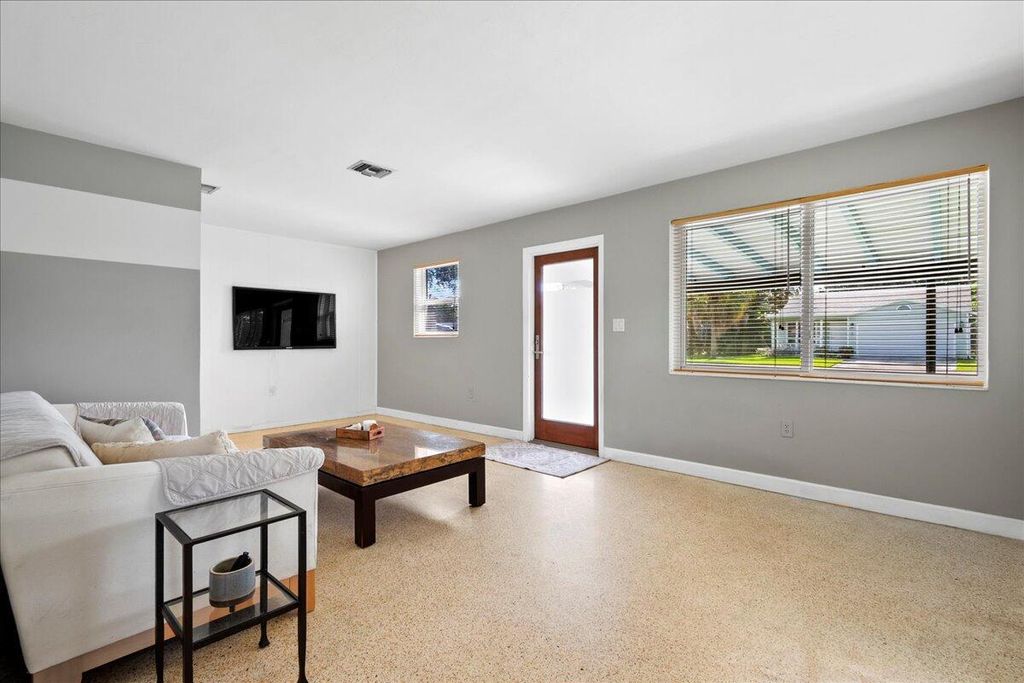 Photo of 606 Pinegrove Avenue, Jupiter, FL 33458 (MLS # R11019720)