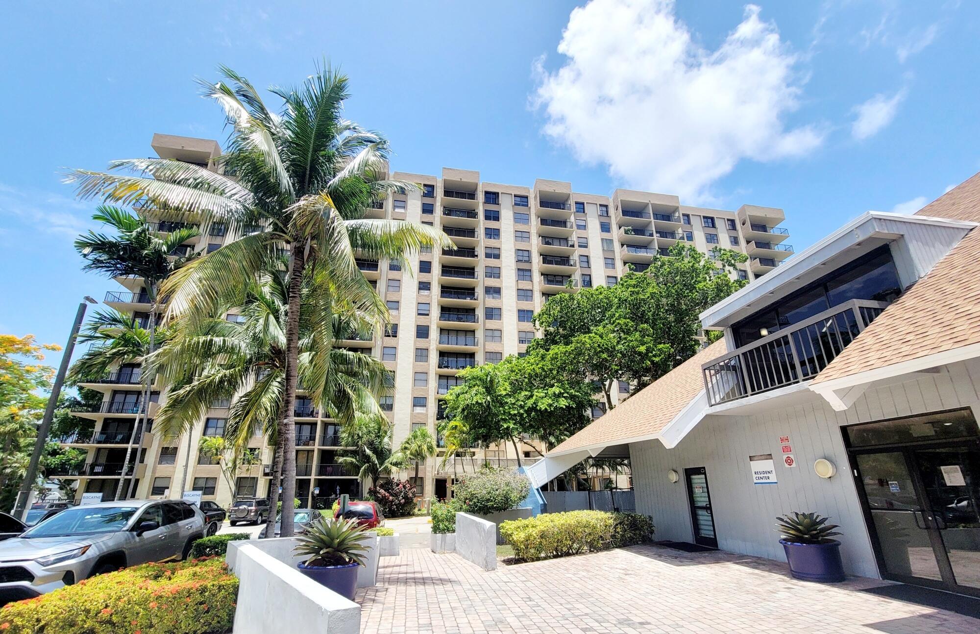 Wonderful 1/1 condo with great city view!! This property offers laminate and tile floor, 24hrs security, pool, gym, tennis. Centrally located, walk to US1 and minutes to FIU. Security guarded gate. Pet friendly up to 25 lbs. Great location! Great landlord looking for great tenant. Professionally managed by a local firm with excellent customer service.
