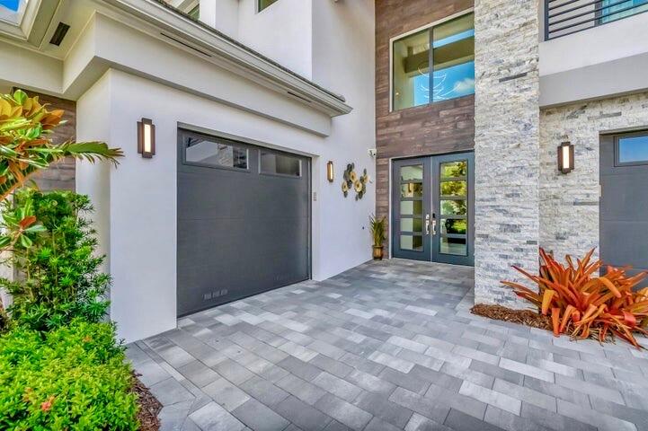 17065 Rainbow Falls Trail