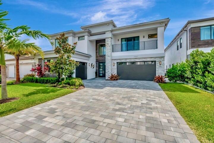 17065 Rainbow Falls Trail