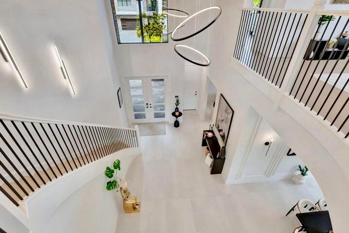 17065 Rainbow Falls Trail