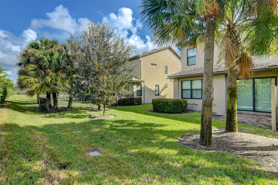 FIELDS AT GULFSTREAM POLO - Residential Lease