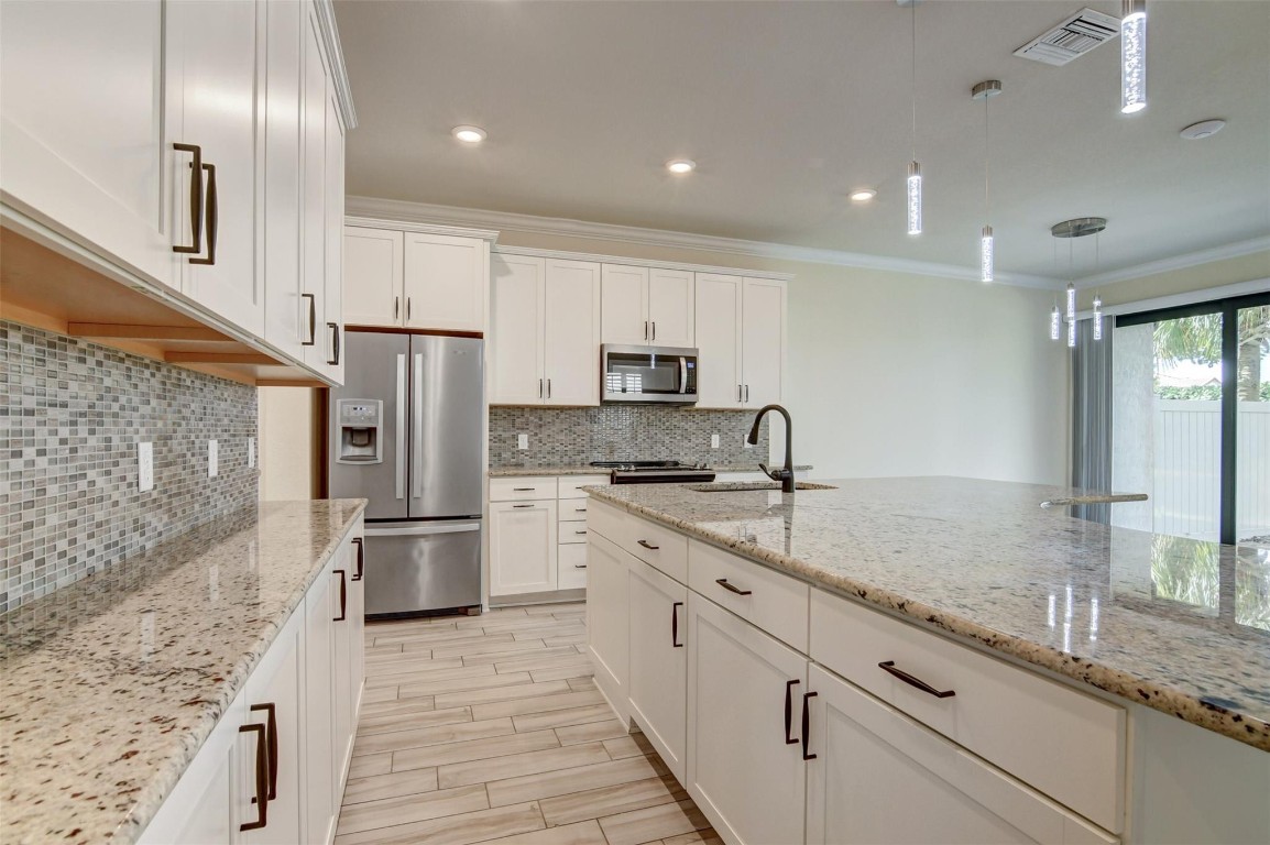 FIELDS AT GULFSTREAM POLO - Residential Lease