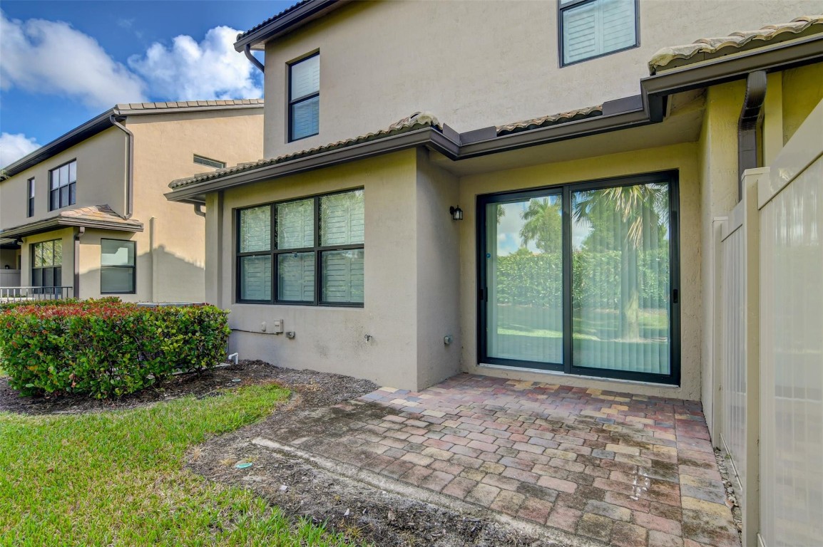 FIELDS AT GULFSTREAM POLO - Residential Lease