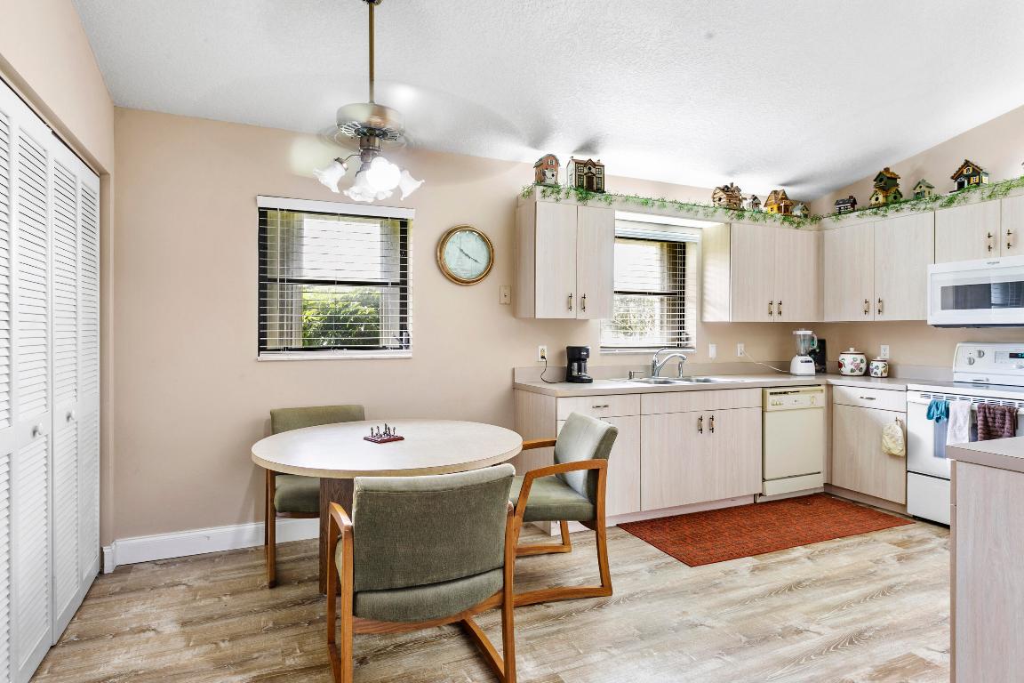 LOXAHATCHEE GROVES - Residential