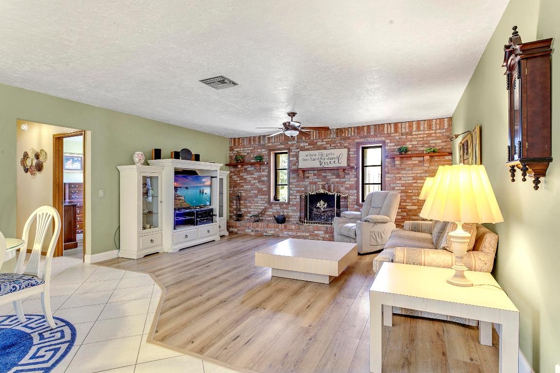 LOXAHATCHEE GROVES - Residential