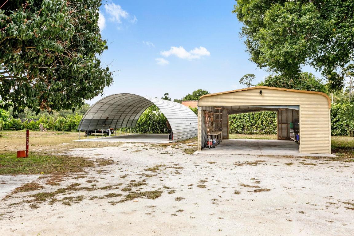 LOXAHATCHEE GROVES - Residential