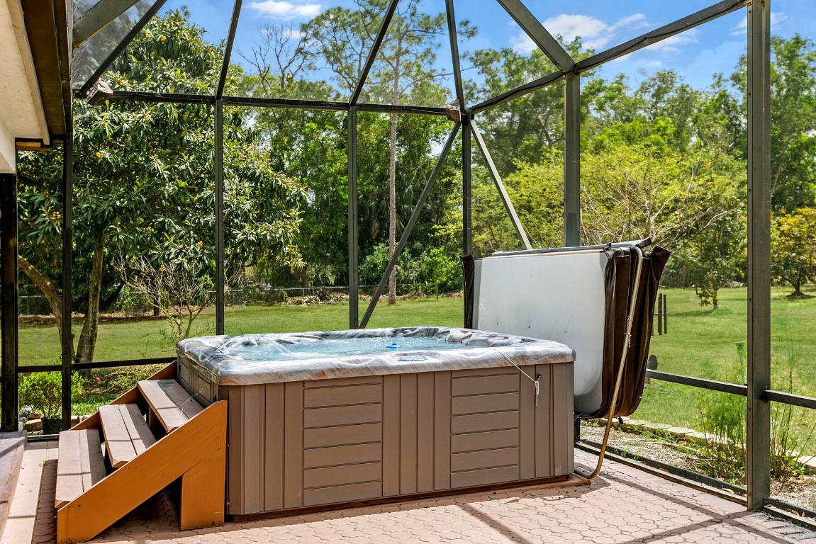 LOXAHATCHEE GROVES - Residential