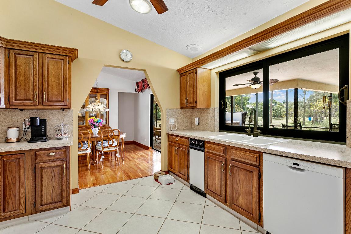 LOXAHATCHEE GROVES - Residential