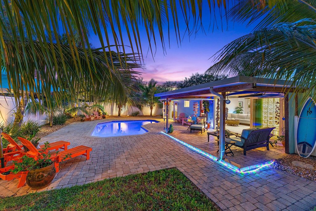 Photo of 1521 Venus Avenue, Jupiter, FL 33469 (MLS # R10942397)