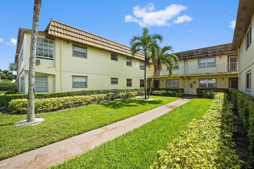 Experience the epitome of Floridian luxury at 52 Saxony B. Located within the Kings Point Community, this exquisite 2-bedroom 2-bathroom property promises a lifestyle steeped in comfort and convenience. With a designation as a seasonal rental, the property offers flexibility and affordability without compromising on quality, making it perfect for both short-term sojourners or a temporary paradise for snowbirds.Constructed with precision and detail, the property resonates with master craftsmanship that combines modern functionality with timeless aesthetics. The interior design boasts stylish furnishings and high-quality appliances. A screened in Florida room is a highlight, creating an environment that harmonizes indoor and outdoor living.