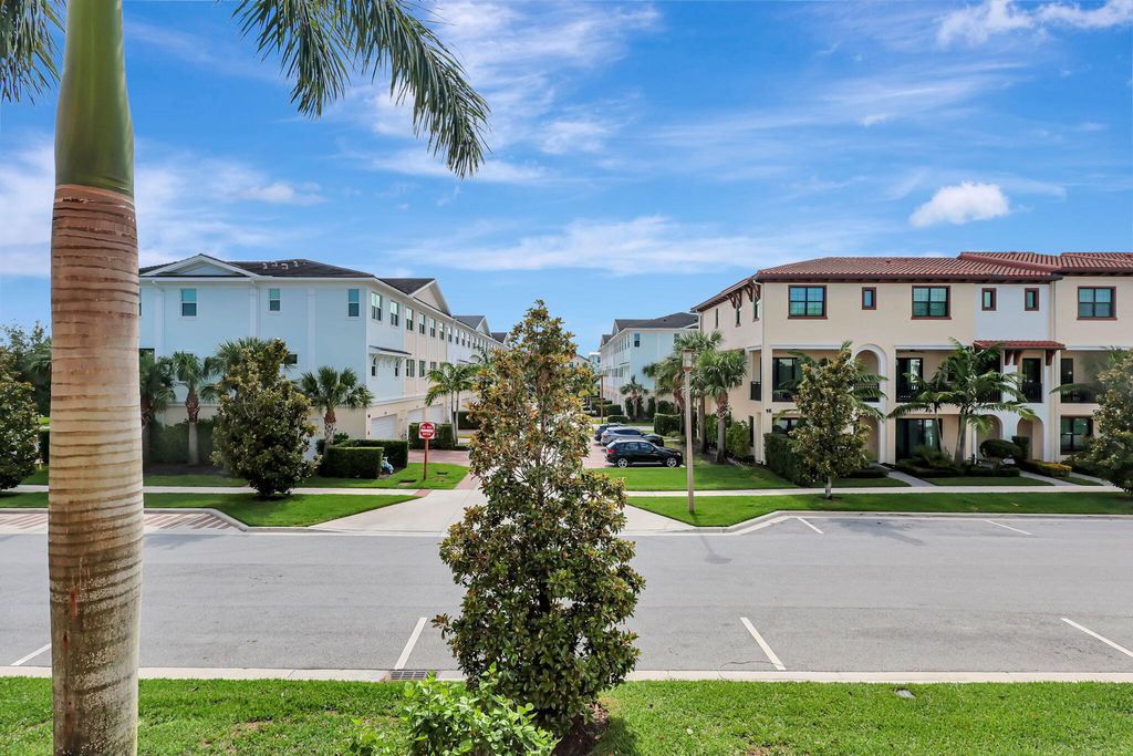 Photo of 3012 Franklin Place, Palm Beach Gardens, FL 33418 (MLS # R10997936)