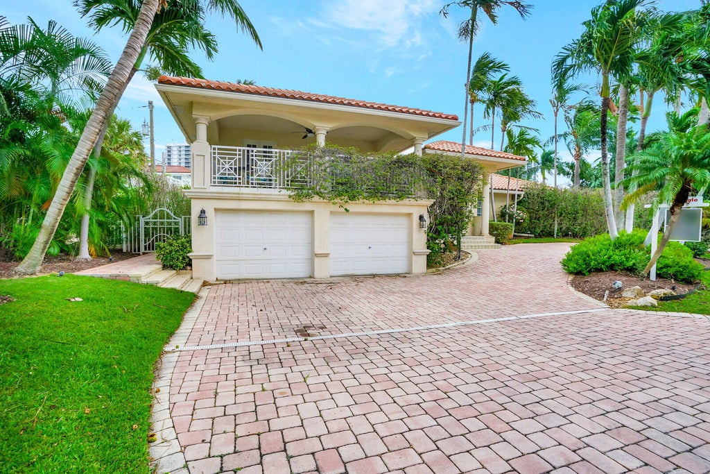 Photo of 290 E Fern Drive, Boca Raton, FL 33432 (MLS # B26040948)