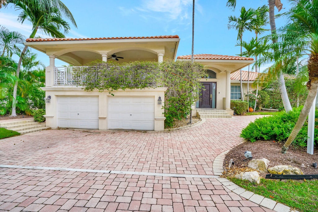 Photo of 290 E Fern Drive, Boca Raton, FL 33432 (MLS # B26040948)