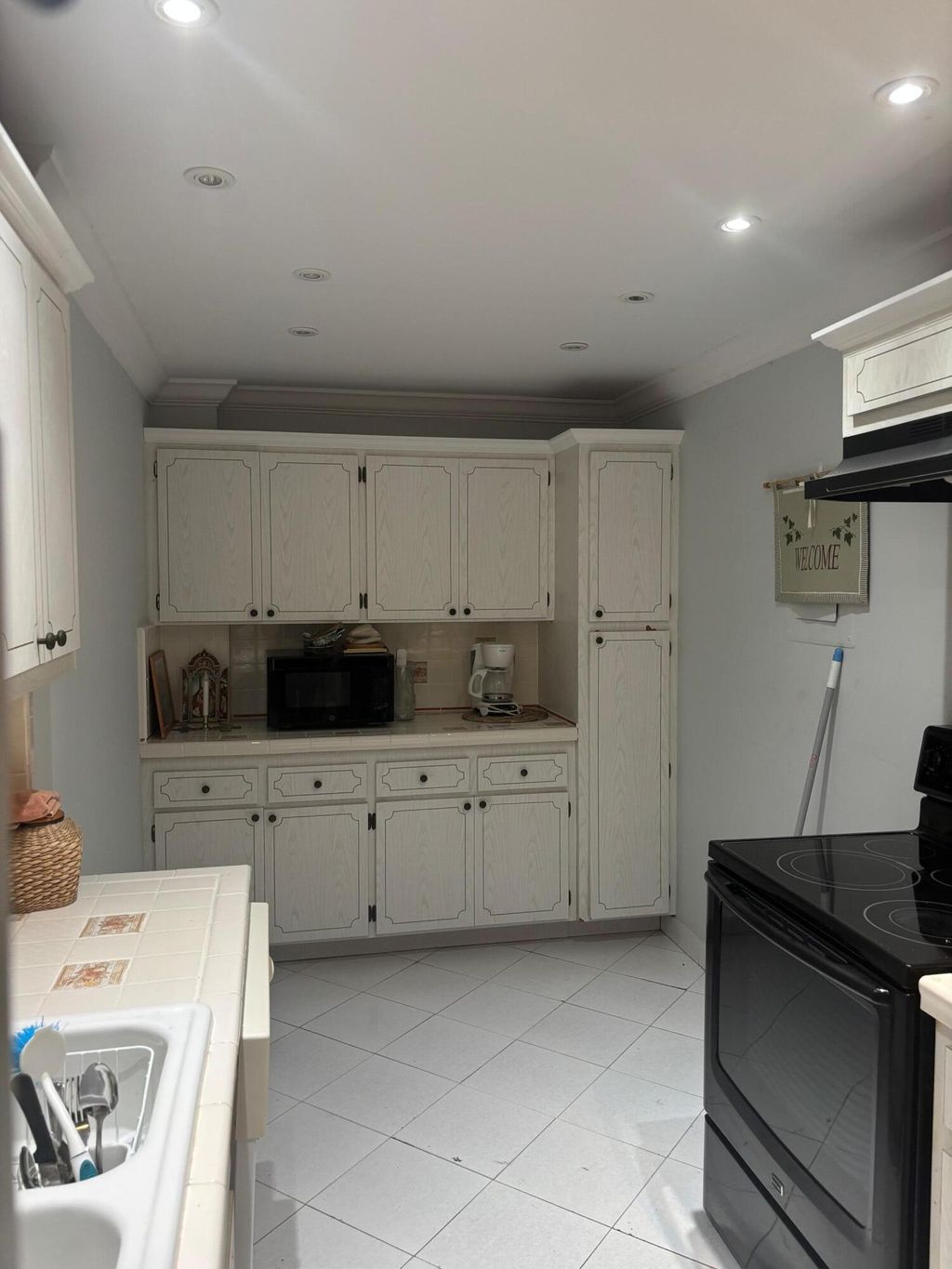 Photo of 4350 Hillcrest Drive #704, Hollywood, FL 33021 (MLS # B26027138)