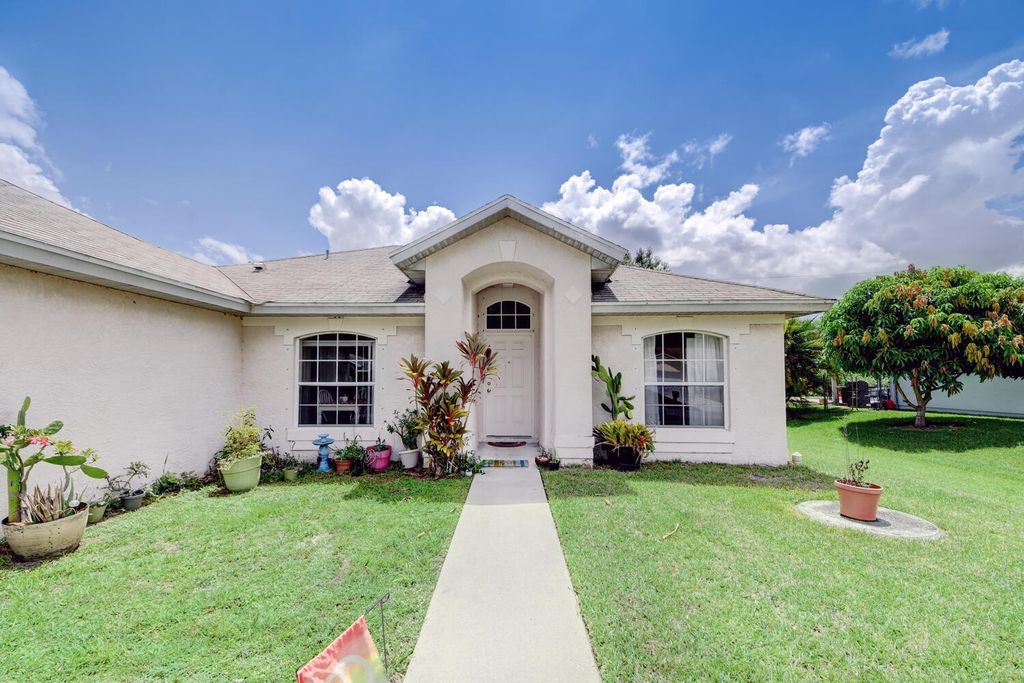 Photo of 6750 NW Daffodil Lane Ln, Port Saint Lucie, FL 34983 (MLS # R10812749)