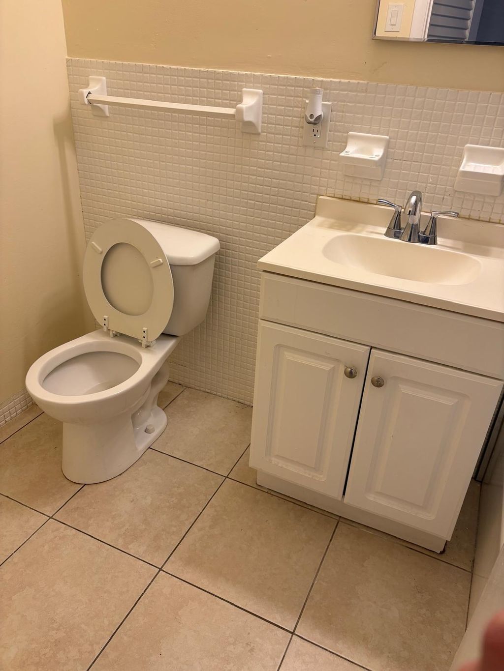 Photo of 826 NE 16th Street, Fort Lauderdale, FL 33304 (MLS # B26011738)