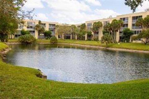 A home in Lauderdale Lakes