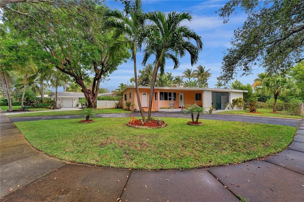 Photo of 1913 NE 19th St, Fort Lauderdale, FL 33305 (MLS # F10382935)