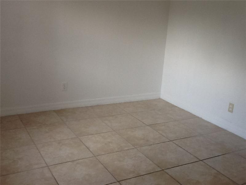 COURTS AT OAKLAND PARK - Residential Lease