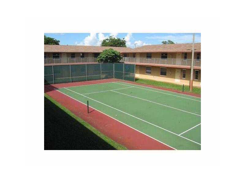 COURTS AT OAKLAND PARK - Residential Lease