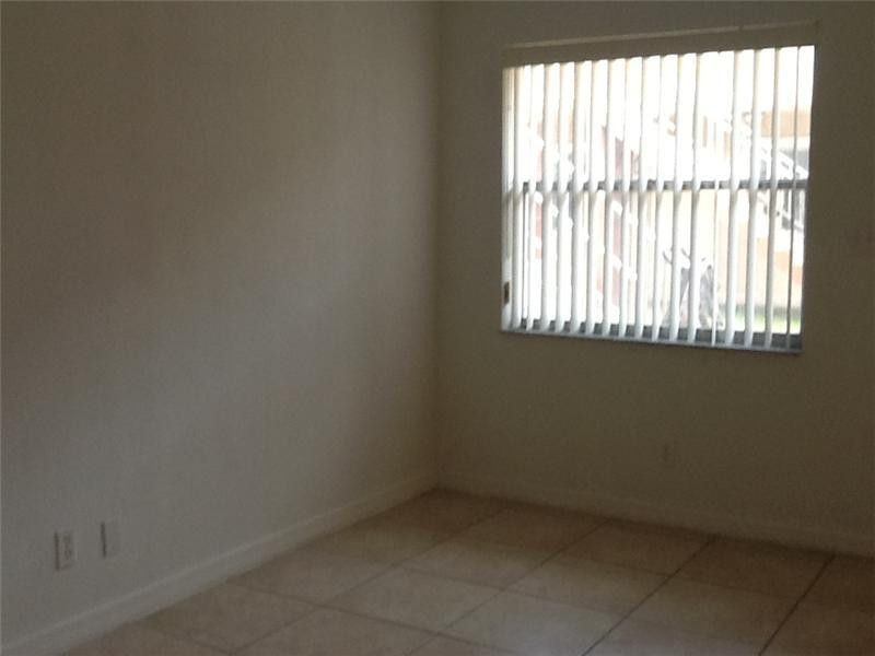 COURTS AT OAKLAND PARK - Residential Lease