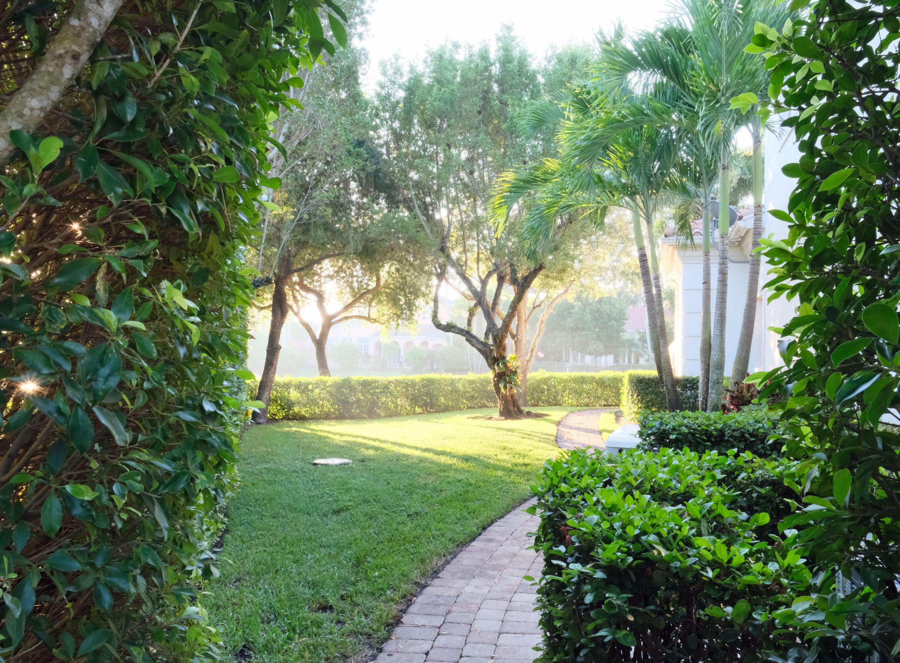 MIZNER ESTATES OF PALM BEACH POLO & COUNTRY CLUB W - Residential